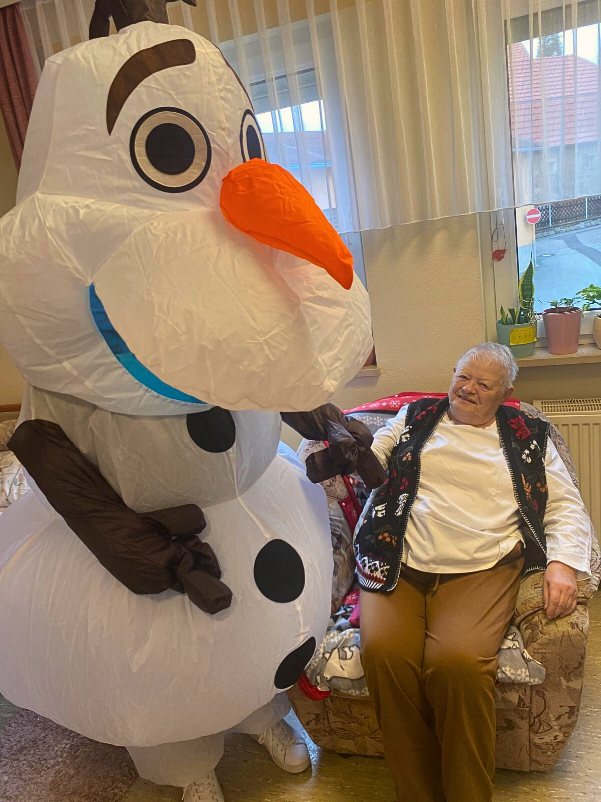 3b058438-2933-4af5-bc32-3fdf4203033e